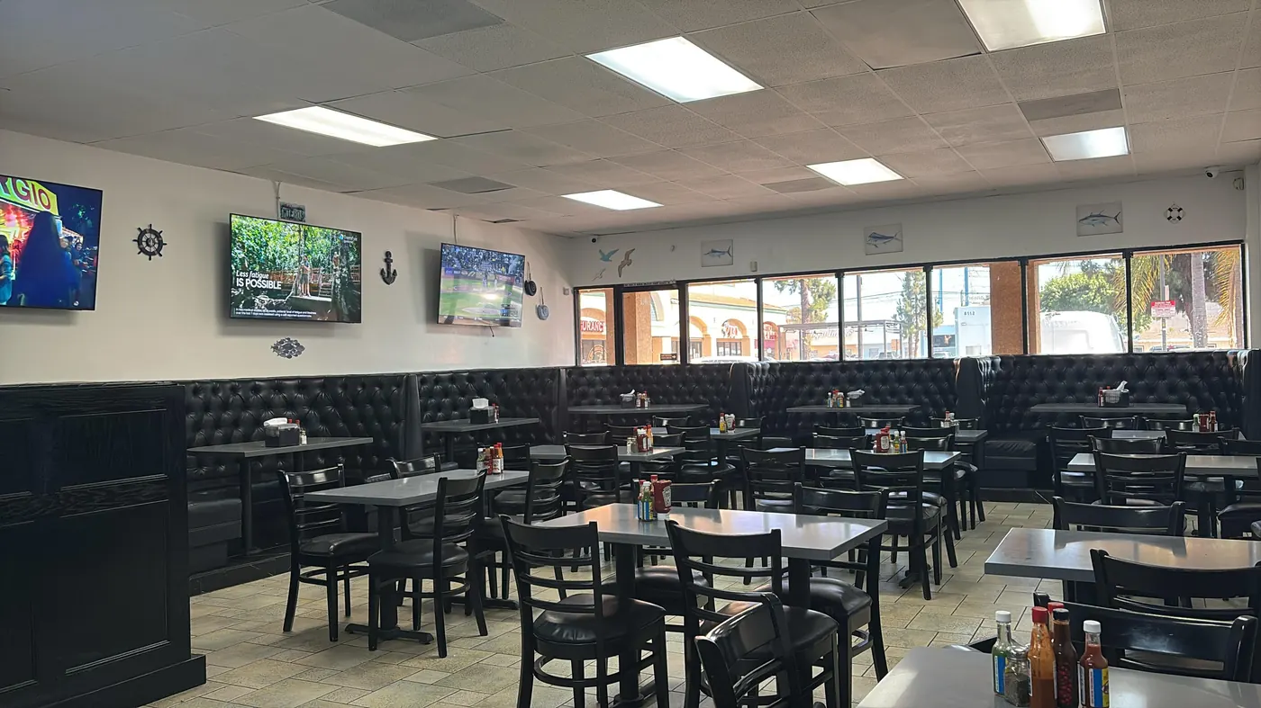 Mariscos Los Dorados — nuestro local en Paramount, CA